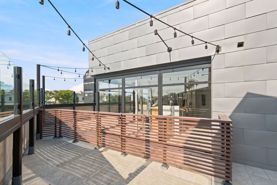 More Photos Of 22333 Pacific Coast Hwy, Malibu General Retail For Lease