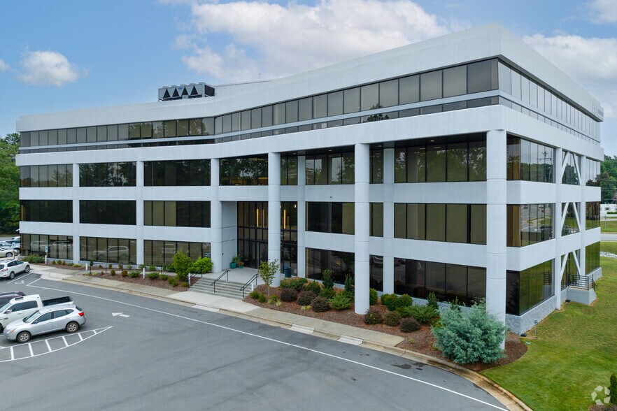 More Photos Of 3300 Battleground Ave, Greensboro Office For Lease