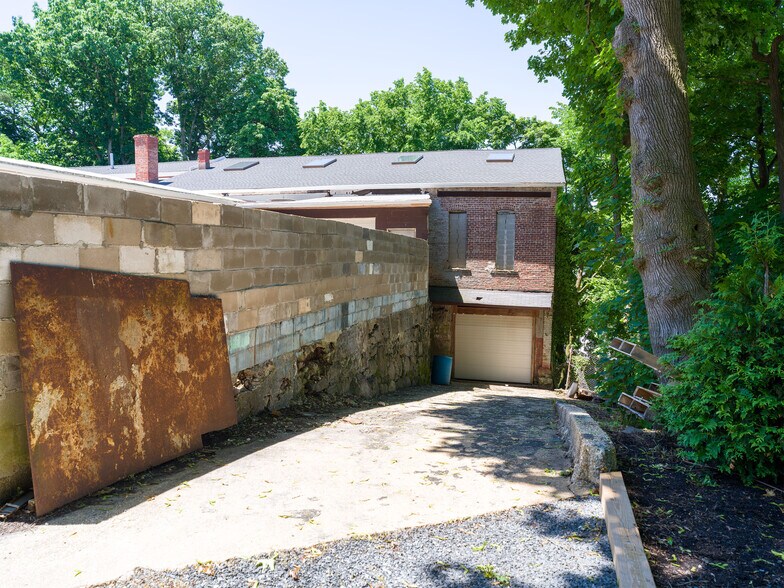 More Photos Of 1 Continental Hl, Glen Cove Warehouse For Sale