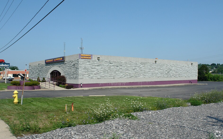 More Photos Of 3011 E Erie Blvd, Syracuse Restaurant For Lease