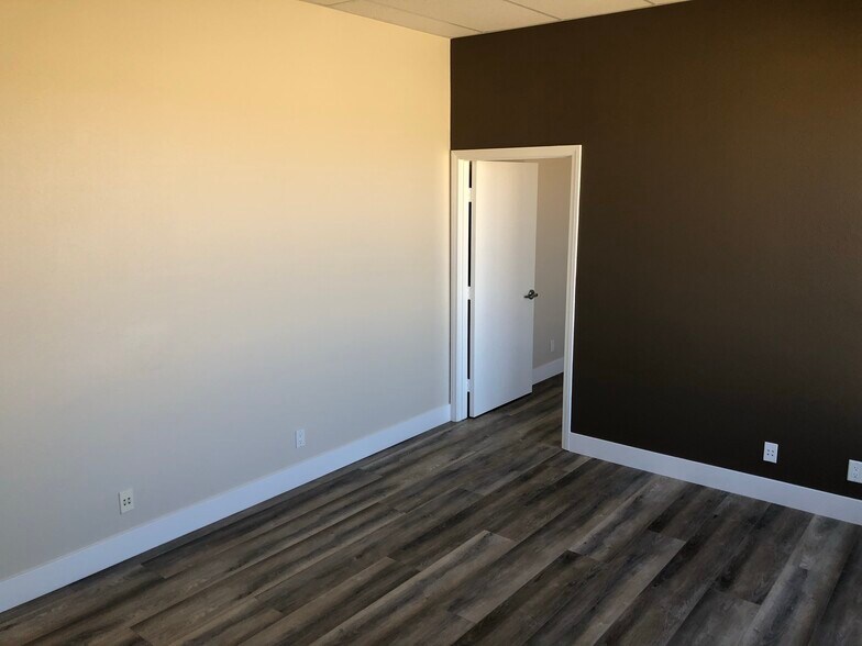 More Photos Of 77772 Flora Rd, Palm Desert Office For Lease