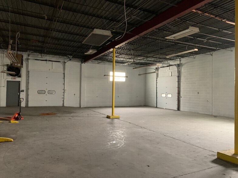 More Photos Of 70-80 Novner Dr, Woodlawn Warehouse For Lease