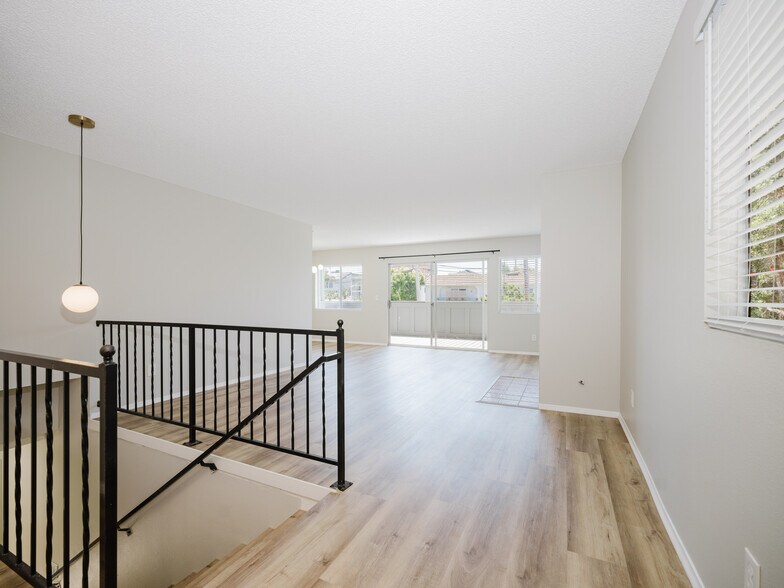 More Photos Of 1918 Canal St, Venice Apartments For Sale