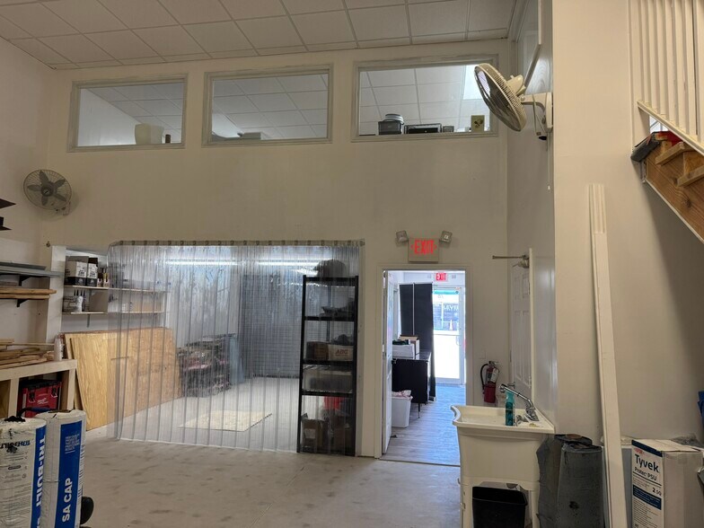 More Photos Of 2323 N State St, Bunnell Flex For Sale