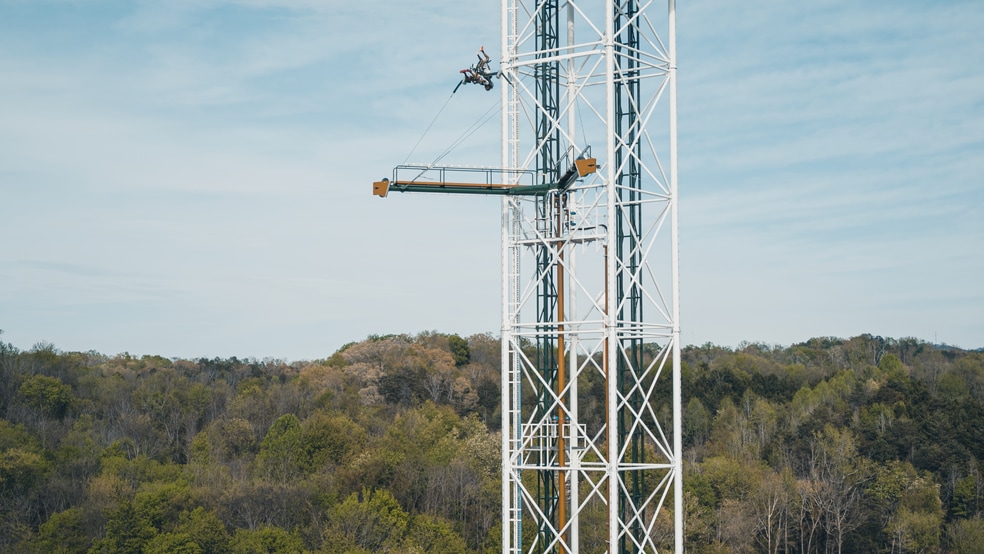 More Photos Of 2655 Teaster Ln, Pigeon Forge Unknown For Lease