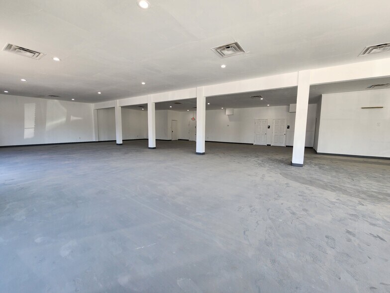 More Photos Of 601 N 4th St, Princeton Storefront Retail Office For Lease