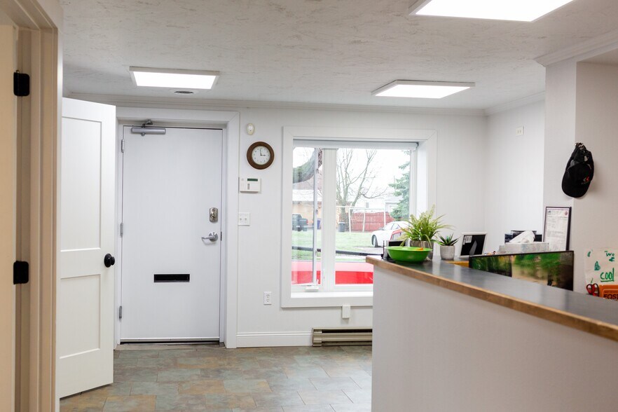 More Photos Of 2321 W 1st St, Duluth Service For Sale