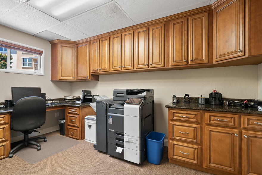 More Photos Of 129 Water St, Santa Cruz Office For Sale