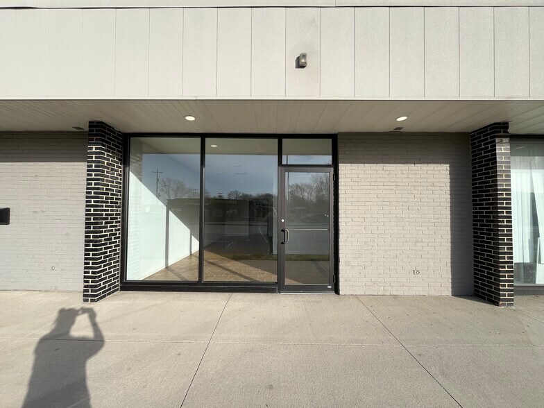 Primary Photo Of 3500-3516 N Clinton St, Fort Wayne Storefront Retail Office For Lease