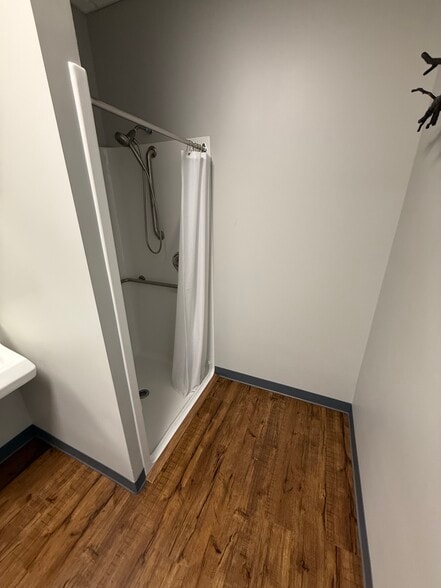 More Photos Of 72 W 64th St, Holland Manufacturing For Sale
