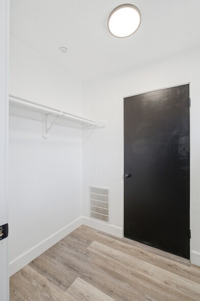 More Photos Of 1012 Hale Ave, Corcoran Office Residential For Sale