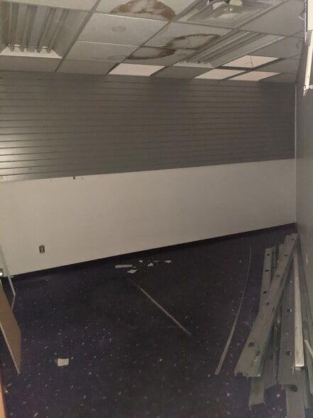 More Photos Of 1761 Goucher St, Johnstown Storefront For Sale