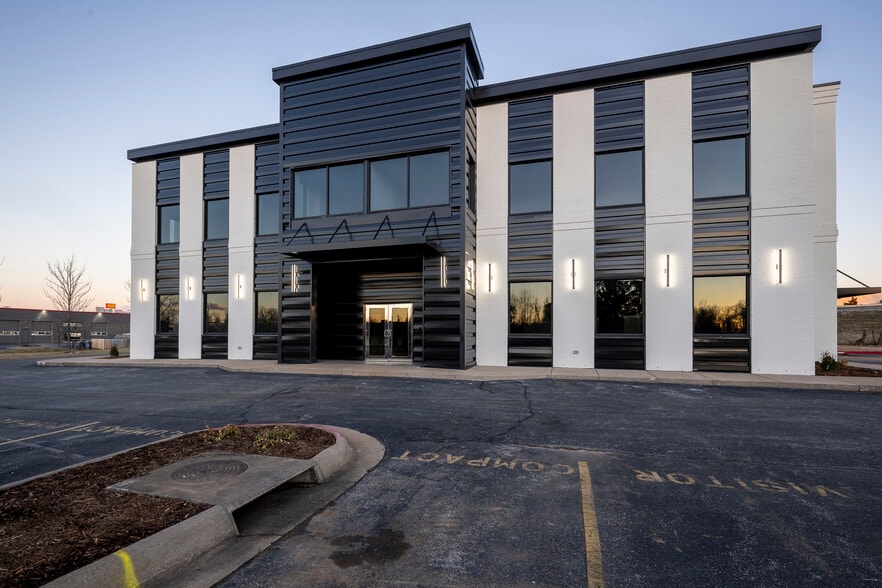 More Photos Of 3103 SE Moberly Ln, Bentonville Office For Lease