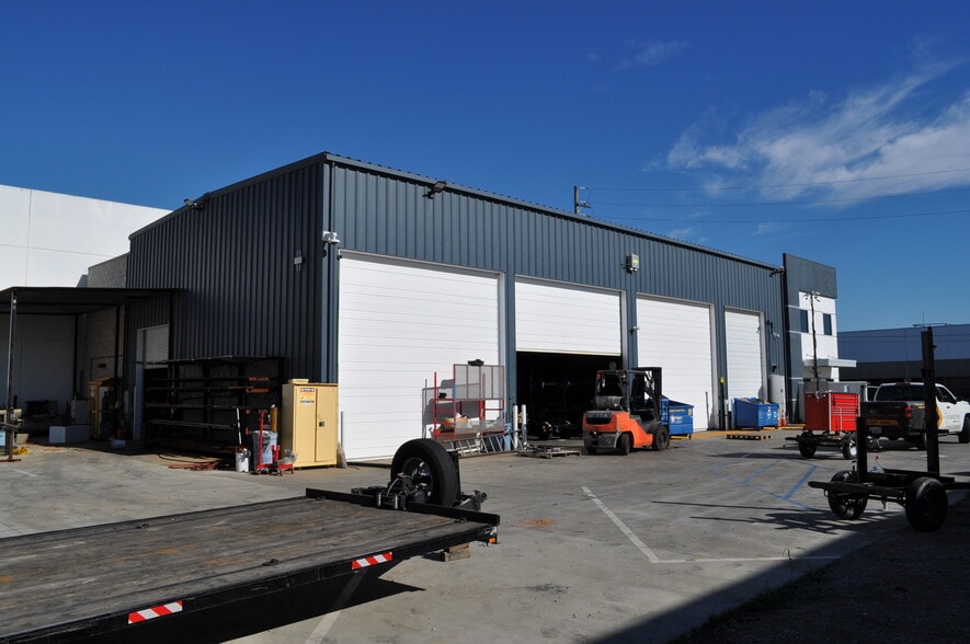 More Photos Of 17577 Metzler Ln, Huntington Beach Service For Lease