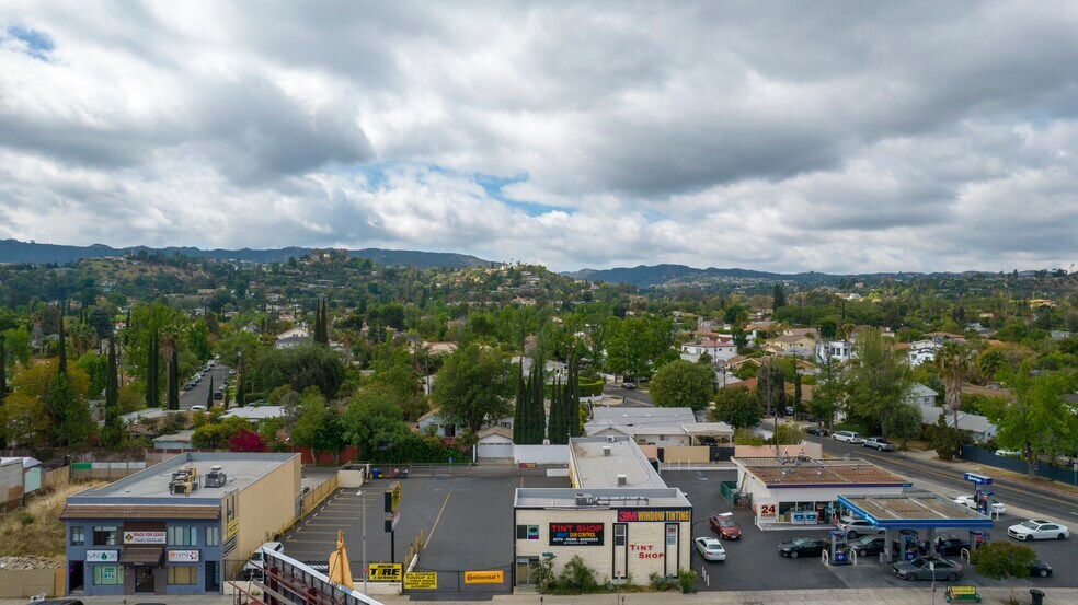 More Photos Of 18066 Ventura Blvd, Encino Auto Dealership For Sale