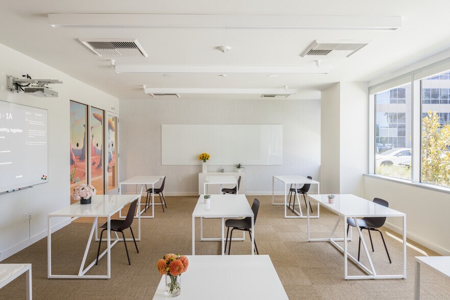 More Photos Of 21255 Burbank Blvd, Woodland Hills Office For Lease