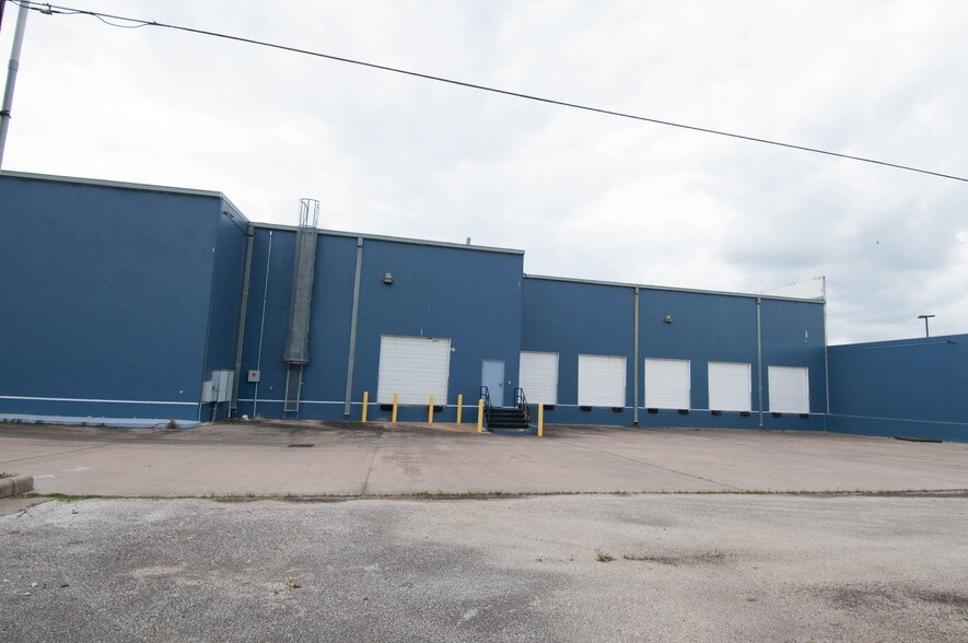 More Photos Of 2411 S Eldridge Pky, Houston Freestanding For Sale