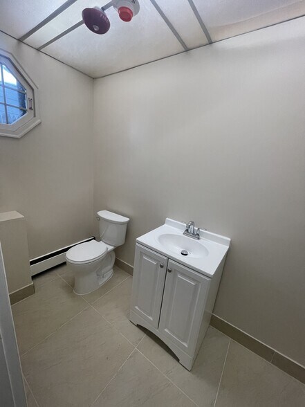 More Photos Of 504 Cherry Ln, Lane, New Hyde Park Warehouse For Lease
