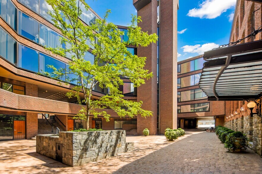 More Photos Of 1054-1066 31st St NW, Washington Unknown For Lease