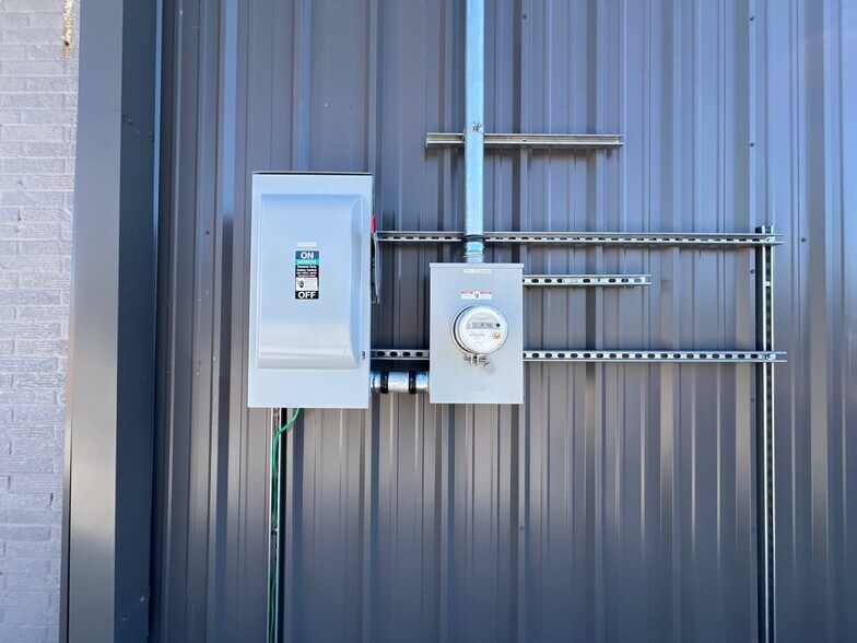 More Photos Of 301 Adams St, Houston Light Manufacturing For Sale