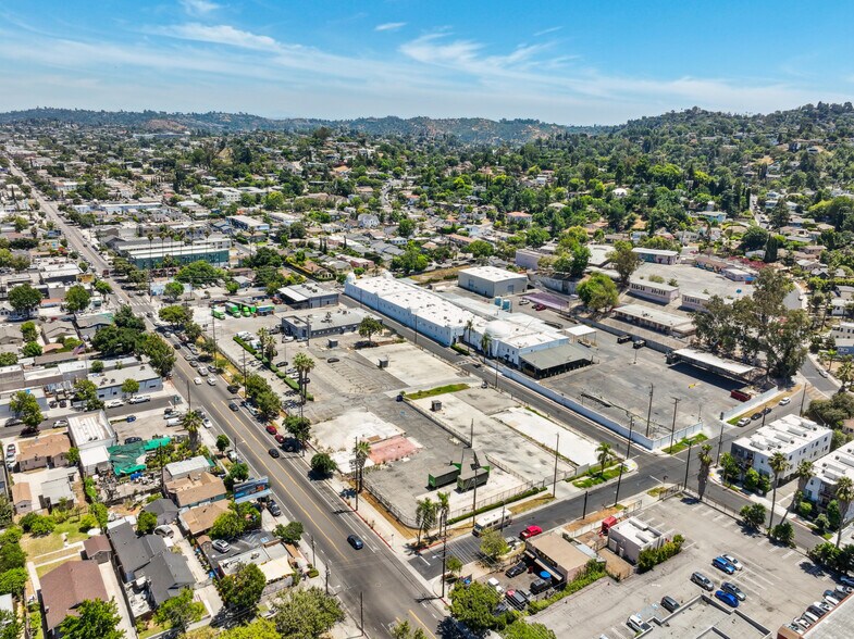 More Photos Of 4500 Lincoln Ave, Los Angeles Distribution For Lease