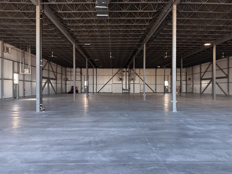 More Photos Of 52-54 Racine St, Casselman Warehouse For Lease