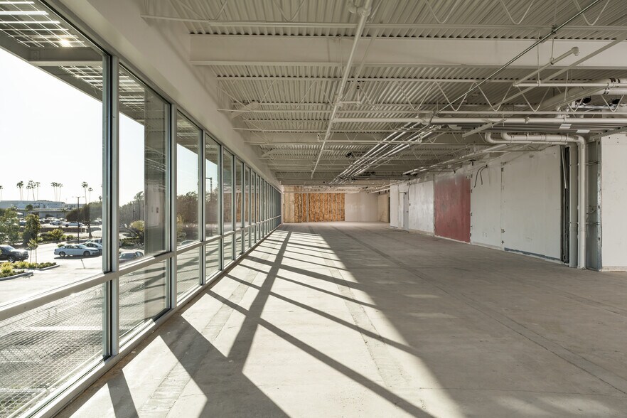 More Photos Of 130 Robin Hill Rd, Goleta Loft Creative Space For Lease