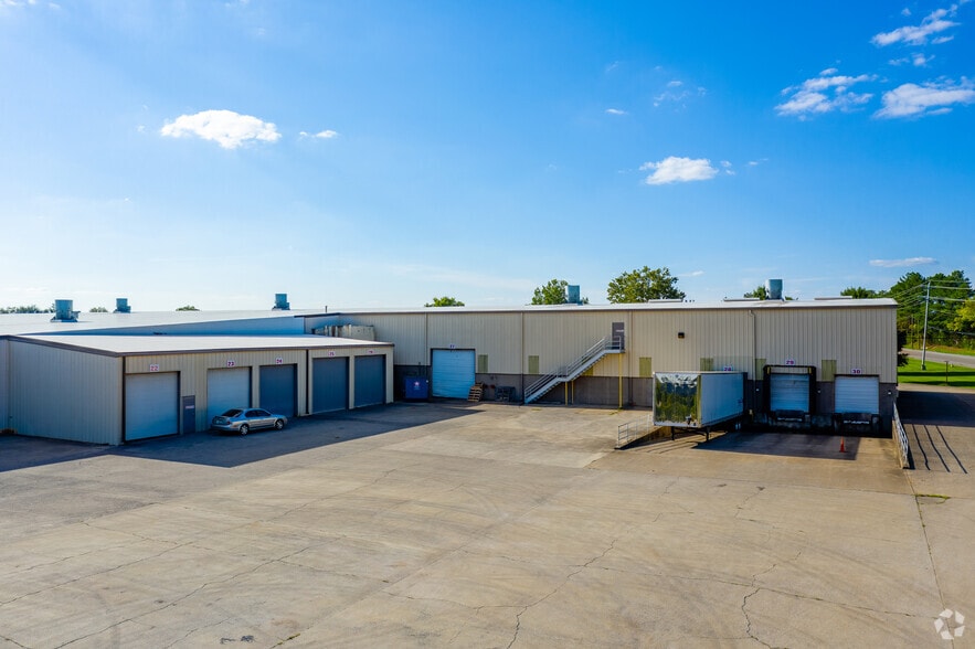 More Photos Of 880 Butler Dr, Murfreesboro Warehouse For Lease