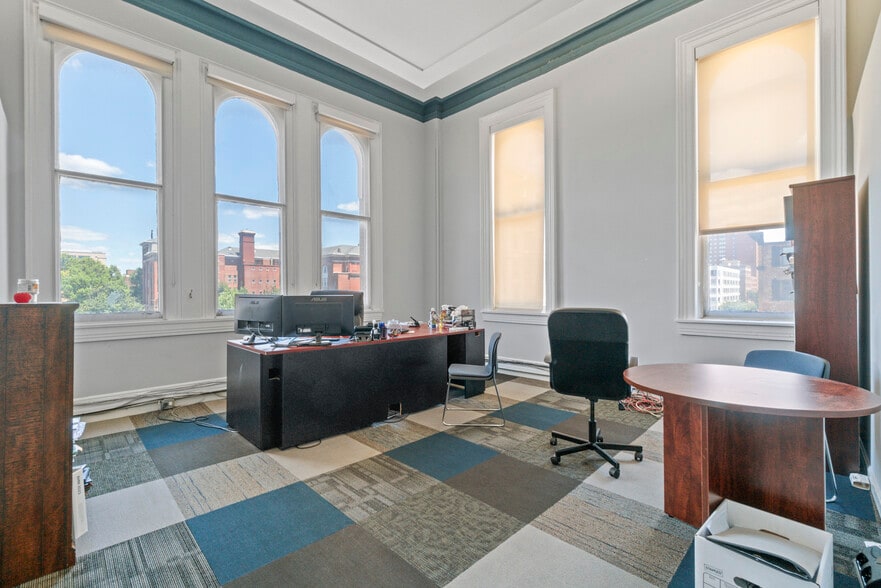More Photos Of 429 N Eutaw St, Baltimore Office For Sale