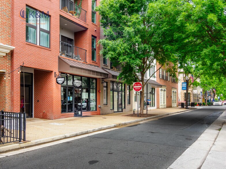 More Photos Of 9412 Battle St, Manassas General Retail For Lease