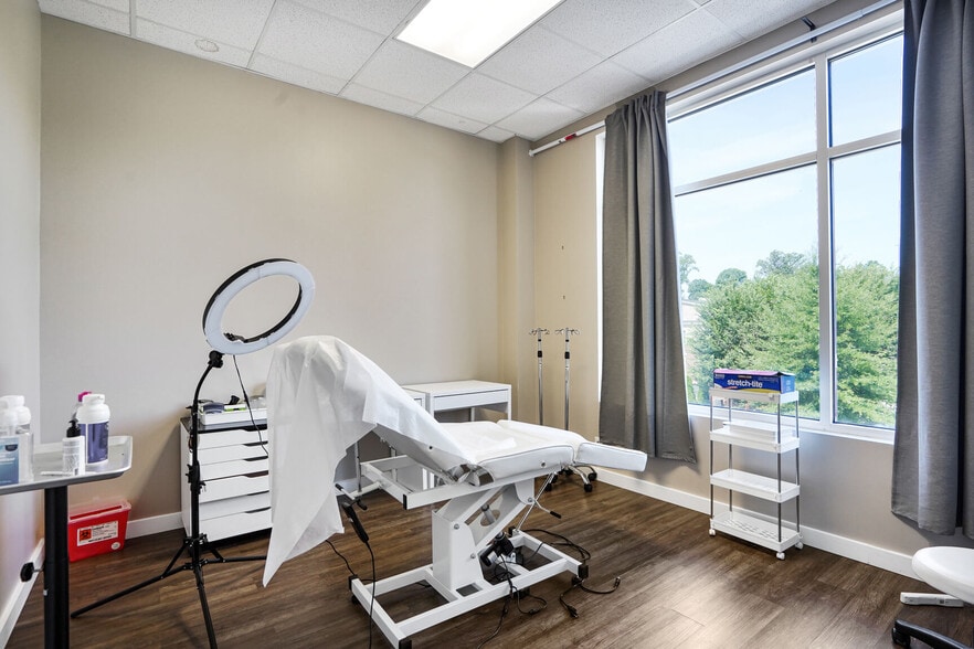 More Photos Of 7121 Leesburg Pike, Falls Church Storefront Retail Office For Sale