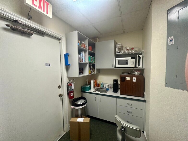More Photos Of 5939 Virginia, New Port Richey Medical For Sale