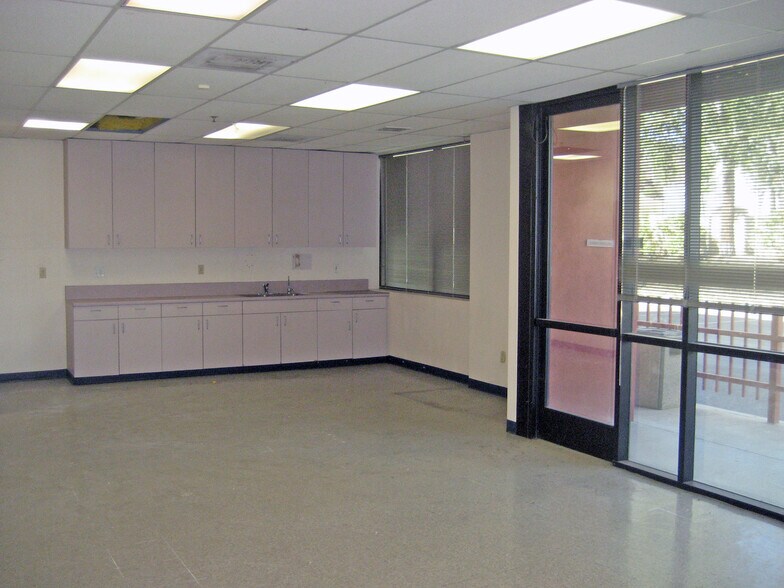 More Photos Of 28334 Industry Dr, Valencia Research And Development For Lease