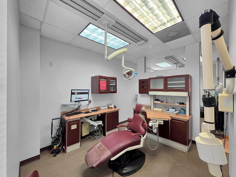 More Photos Of 6429 Fairmont Pky, Pasadena Office For Sale