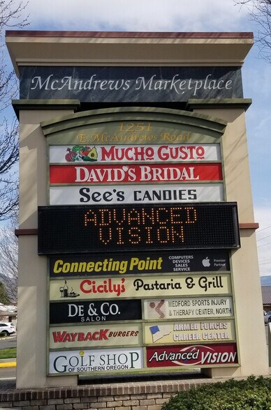 More Photos Of 1251 E McAndrews, Medford Restaurant For Lease