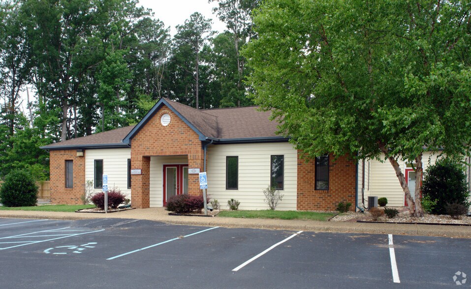 More Photos Of 12695 McManus Blvd, Newport News Unknown For Lease