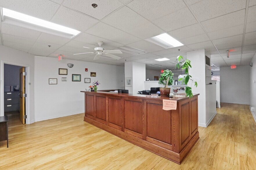 More Photos Of 1N131 County Farm Rd, Winfield Office For Sale