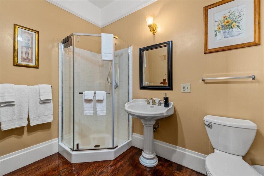 More Photos Of 315 Main St, Ferndale Hotel For Sale