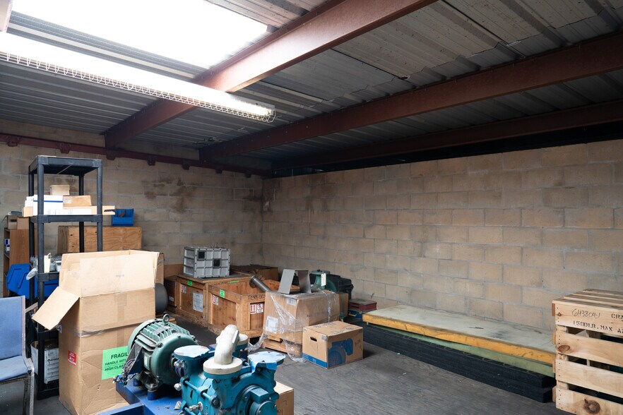 More Photos Of 3048 Aukele St, Lihue Warehouse For Sale