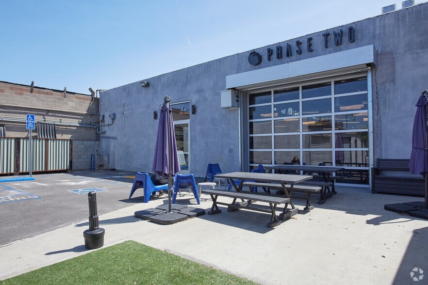 More Photos Of 5877 Obama Blvd, Los Angeles Loft Creative Space For Lease