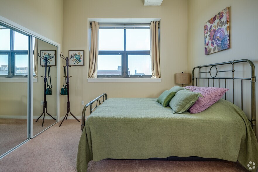 More Photos Of 133 W Pittsburgh Ave, Milwaukee Apartments For Lease