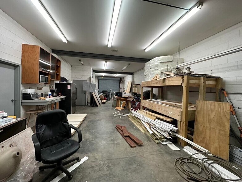 More Photos Of 13595 Warwick Blvd, Newport News Showroom For Lease