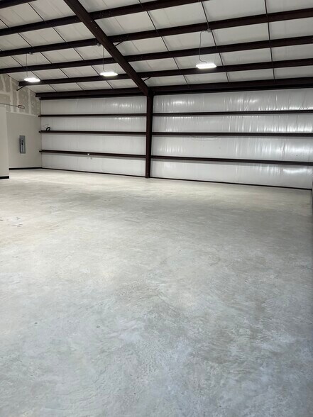 More Photos Of 2711 Daisy Dr, Austin Unknown For Lease