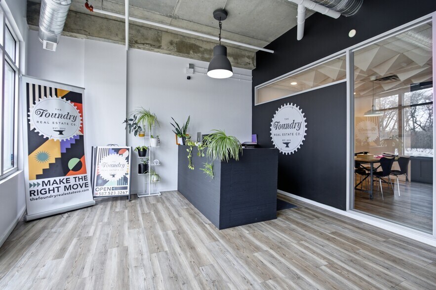 More Photos Of 9411 98 Av NW, Edmonton Office For Sale