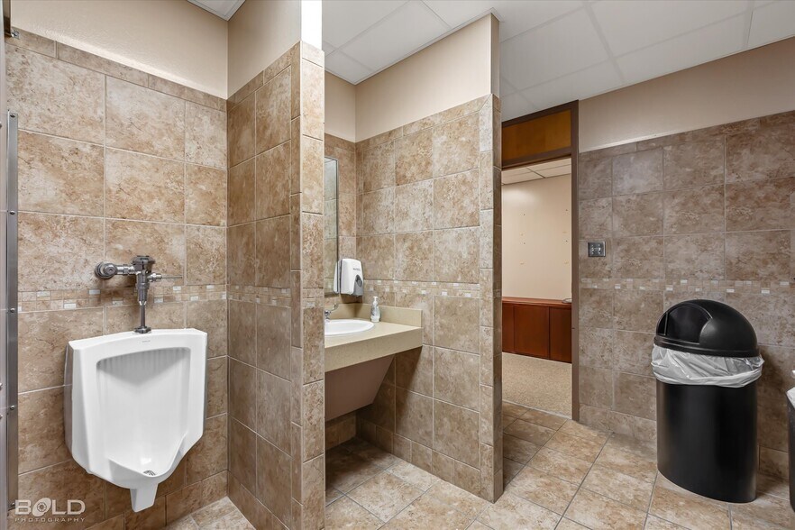 More Photos Of 523 Oxford Rd, Mansfield Office For Sale