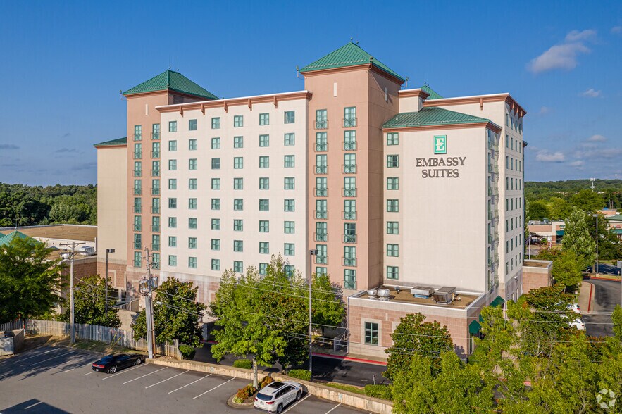 Primary Photo Of 11301 Financial Centre Pky, Little Rock Hotel For Sale