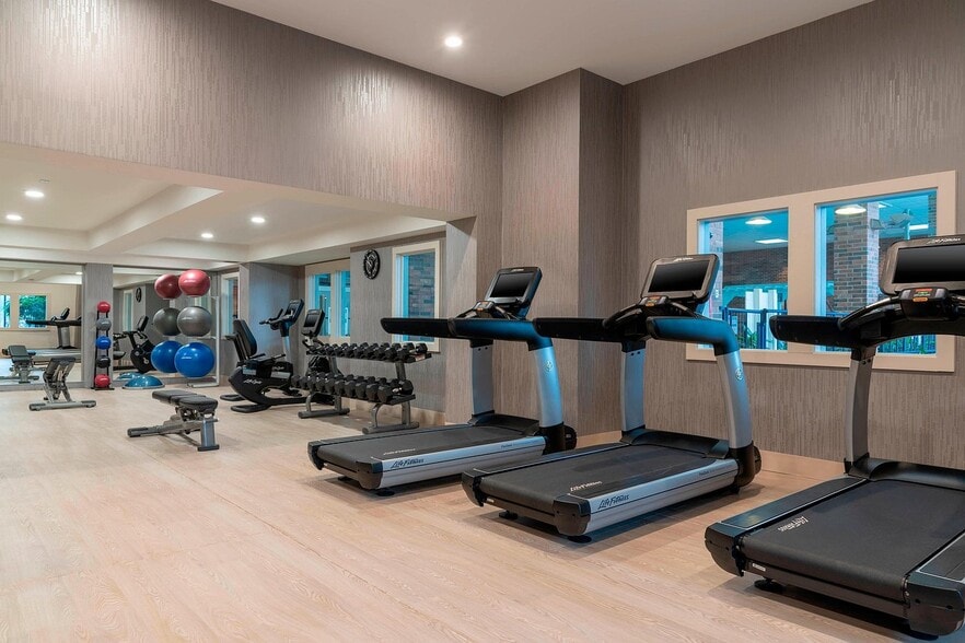 More Photos Of 2747 S 11th St, Kalamazoo Hotel For Sale