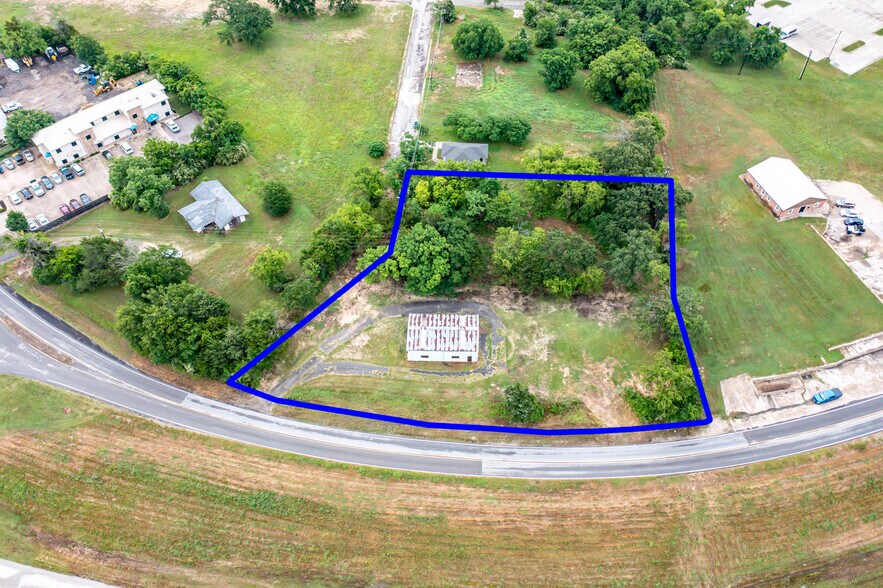 More Photos Of 1021 Grove st, Kaufman Warehouse For Sale