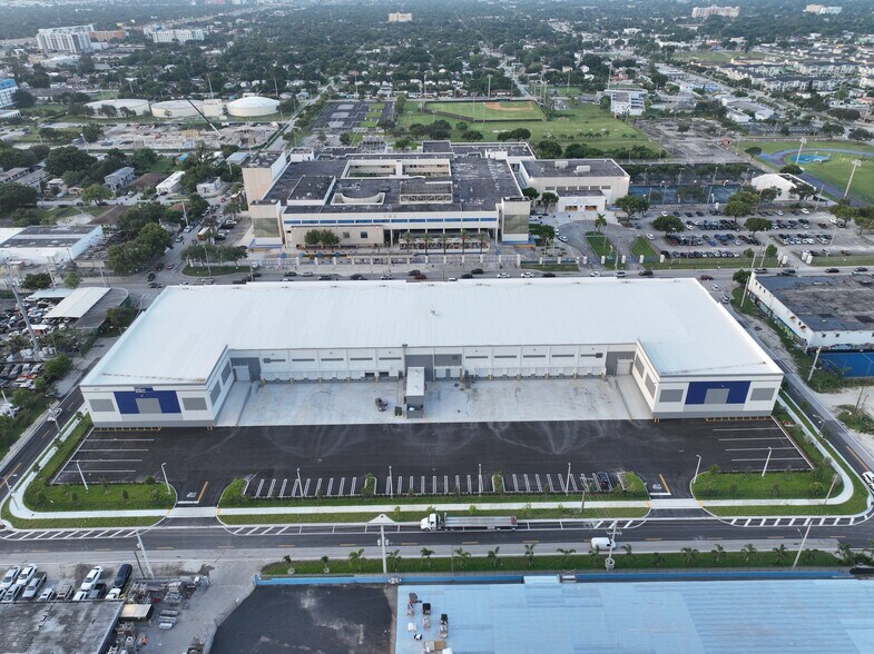 More Photos Of 1010 NW 72nd St, Miami Warehouse For Lease