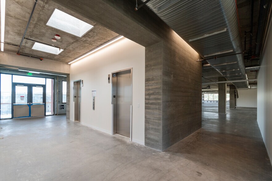 More Photos Of 27651 Lincoln Pl, Santa Clarita Office For Lease